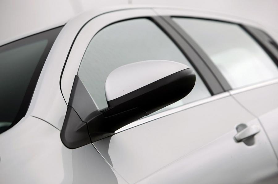  Chevrolet Sonic 2012 года  (фото 26 из 66)
